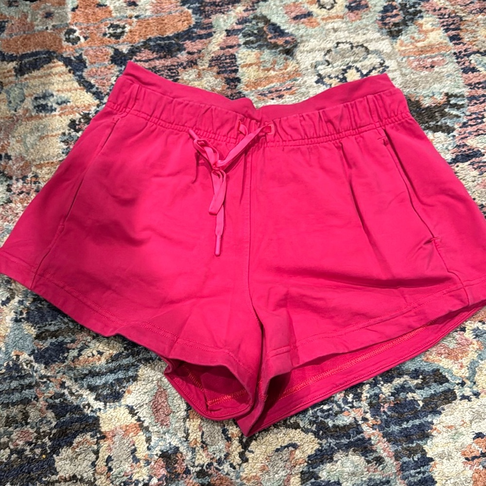 Lululemon Inner Glow High Rise short 3”